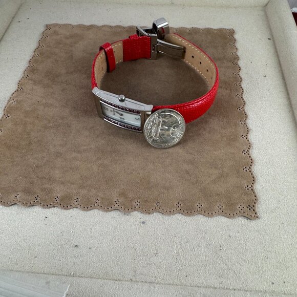 Like Red Red Wine this fine Vintage Lucien Piccard Ruby Watch - Picture 6 of 10